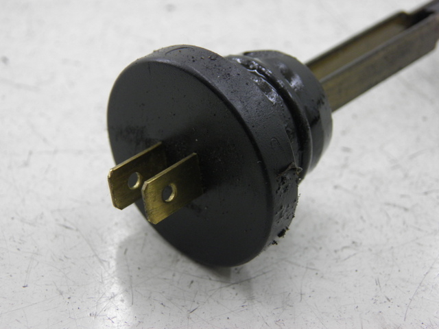 photo de JAUGE RESERVOIR HUILE PEUGEOT ELYSEO 50 (2002 - 2004) - Zoom état d’usage