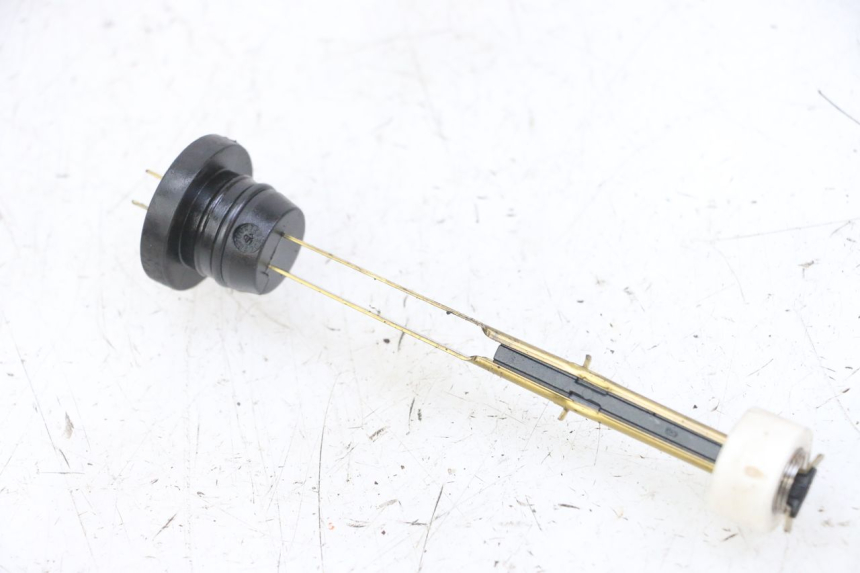 photo de JAUGE RESERVOIR HUILE PEUGEOT SPEEDFIGHT 2 LC 50 (2000 - 2009) - Zoom état d’usage