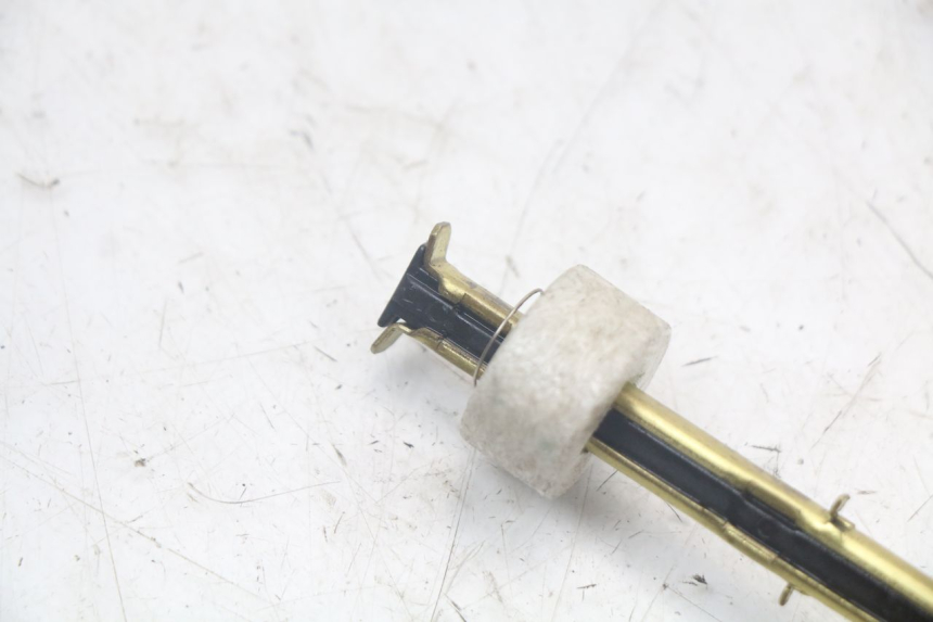 photo de JAUGE RESERVOIR HUILE PEUGEOT TKR TREKKER FURIOUS 50 (2005 - 2014) - Zoom état d’usage