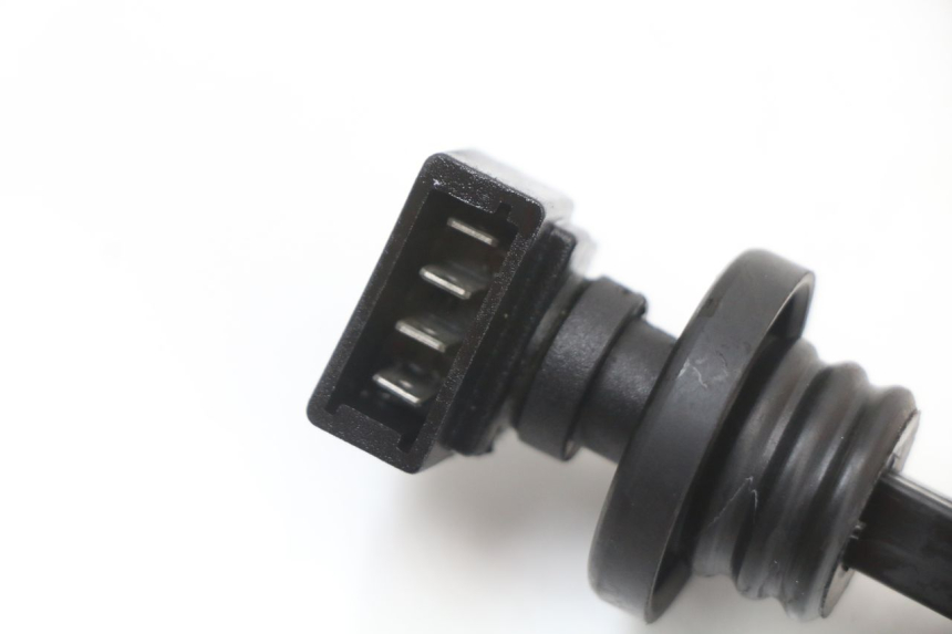 photo de JAUGE RESERVOIR HUILE PIAGGIO VESPA S 2T 50 (2007 - 2014) - Zoom état d’usage