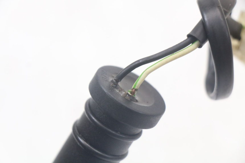 photo de JAUGE RESERVOIR HUILE PEUGEOT XP6 50 (1997 - 2003) - Autre angle de vue