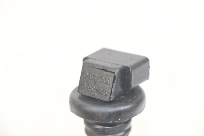 photo de JAUGE RESERVOIR HUILE PIAGGIO ZIP 2T 50 (2009 - 2019) - Détail de la pièce