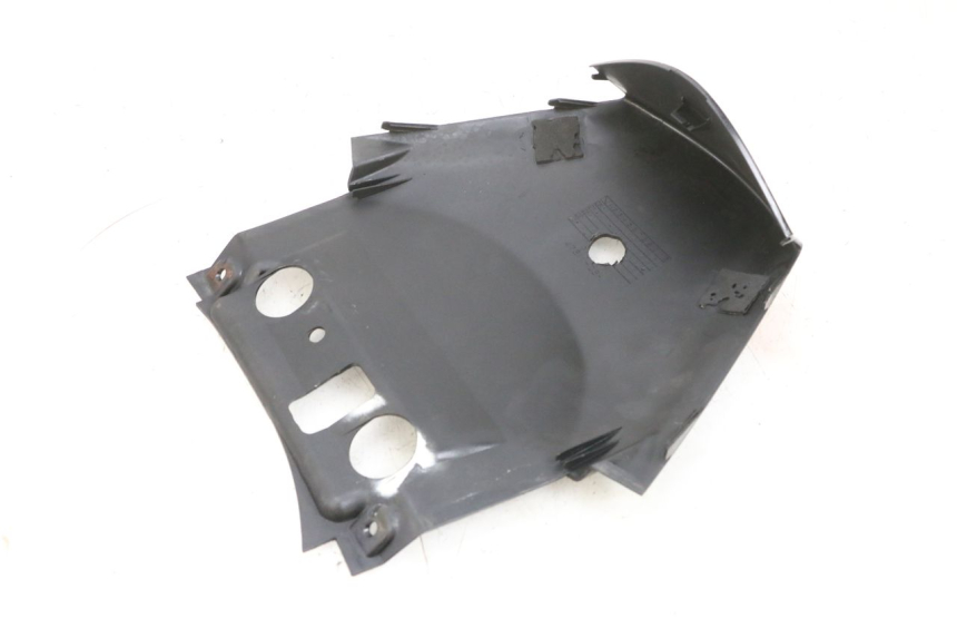 photo de JONCTION CARENAGE ARRIERE SUZUKI BURGMAN 125 (2007 - 2014) - Zoom état d’usage