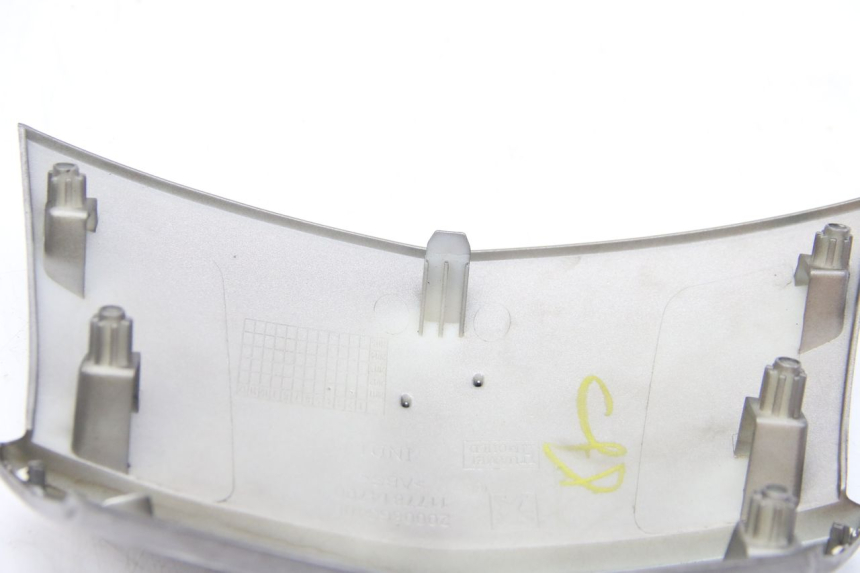 photo de JONCTION CARENAGE ARRIERE PEUGEOT CITYSTAR 125 (2011 - 2017) - Points de fixation