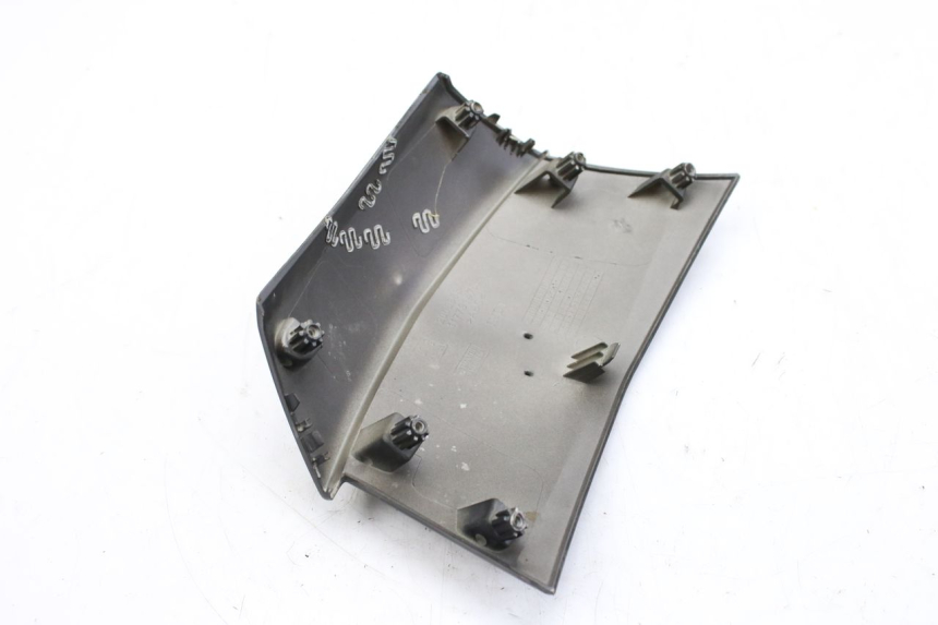 photo de JONCTION CARENAGE ARRIERE PEUGEOT CITYSTAR 50 (2013 - 2017) - Gros plan technique