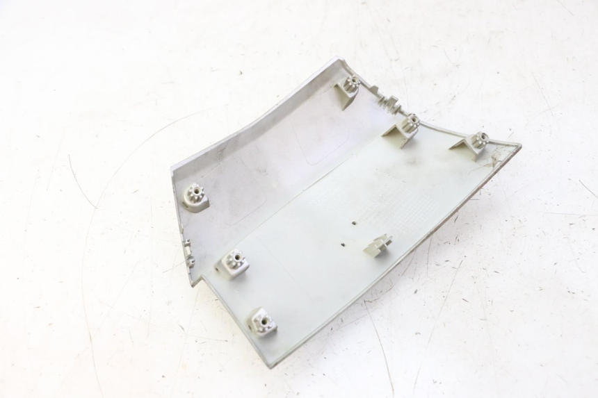 photo de JONCTION CARENAGE ARRIERE PEUGEOT CITYSTAR 50 (2013 - 2017) - Détail de la pièce