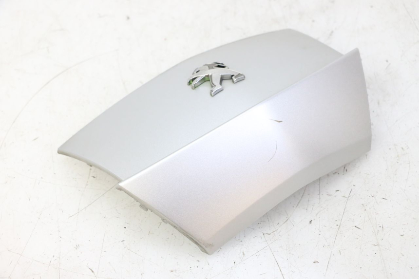 photo de JONCTION CARENAGE ARRIERE PEUGEOT CITYSTAR 50 (2013 - 2017) - Gros plan technique