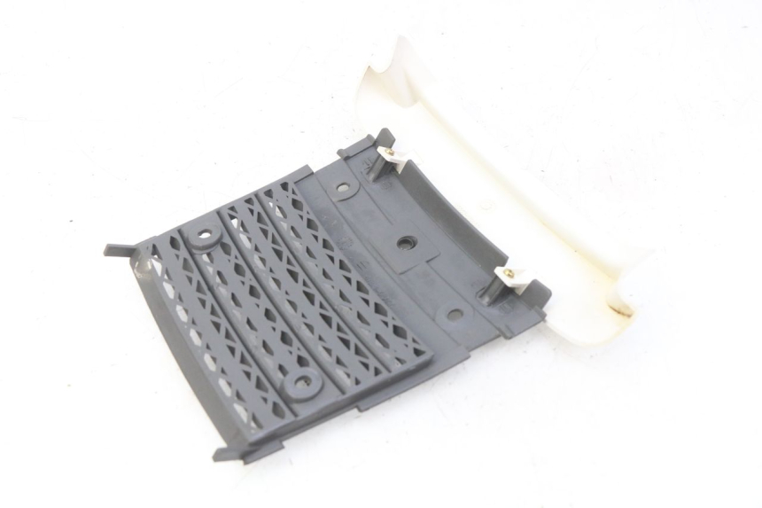 photo de JONCTION CARENAGE ARRIERE SUZUKI CP 80 (1985 - 1996) - Zoom état d’usage