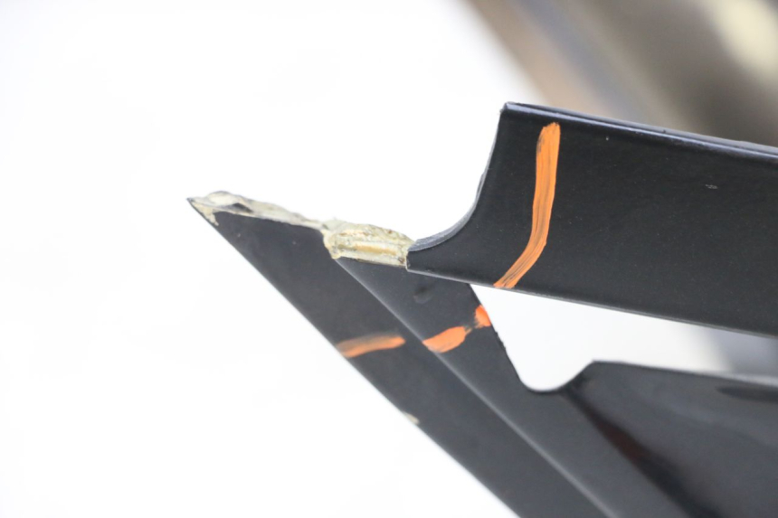 photo de JONCTION CARENAGE ARRIERE YAMAHA FJ 3CX 1200 (1986 - 1996) - Zoom état d’usage