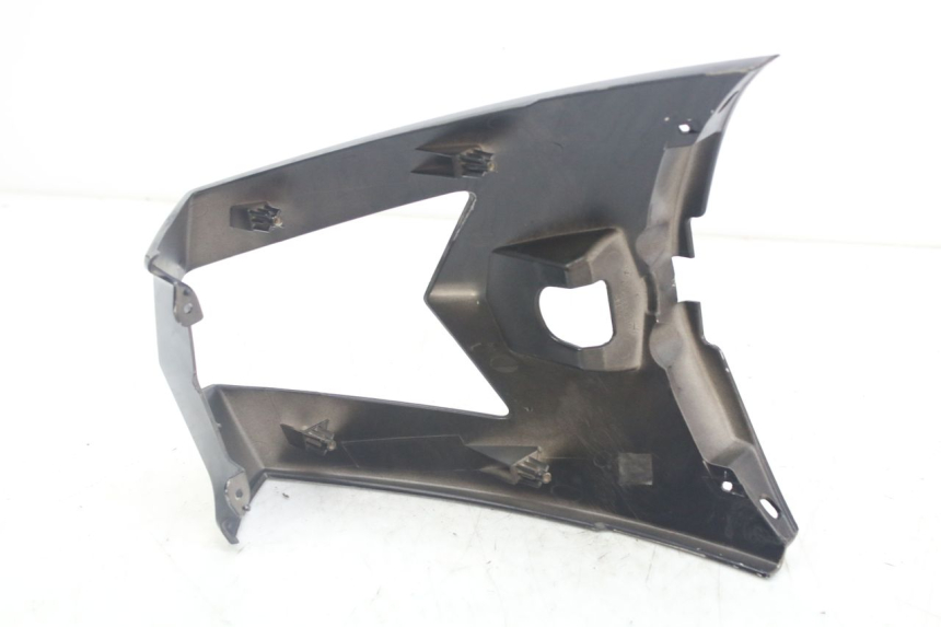 photo de JONCTION CARENAGE ARRIERE PEUGEOT GEOPOLIS RS 125 (2007 - 2009) - Gros plan technique