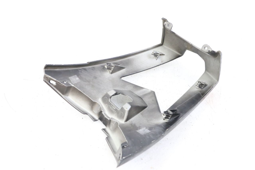 photo de JONCTION CARENAGE ARRIERE PEUGEOT GEOPOLIS RS 125 (2007 - 2009) - Détail de la pièce