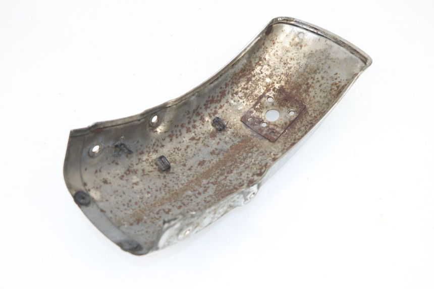 photo de JONCTION CARENAGE ARRIERE SUZUKI GN 125 (1997 - 2000) - Gros plan technique