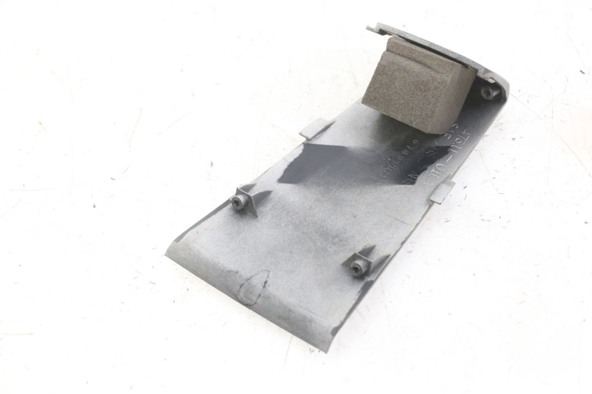 photo de JONCTION CARENAGE ARRIERE SUZUKI GS GSE 500 (2001 - 2003) - Zoom état d’usage