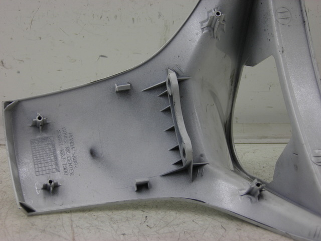 photo de JONCTION CARENAGE ARRIERE HONDA FES S-WING SWING 125 (2007 - 2015) - Gros plan technique