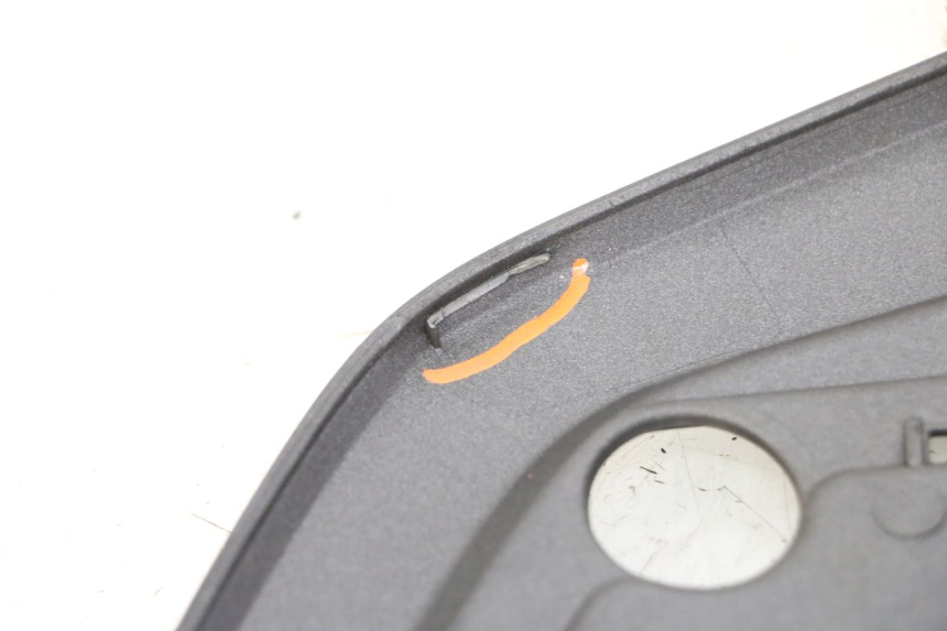 photo de JONCTION CARENAGE ARRIERE HONDA PCX (JF57/JF64) 125 (2014 - 2018) - Gros plan technique