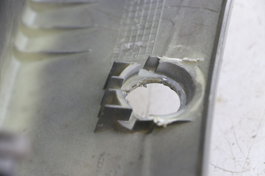 photo de JONCTION CARENAGE ARRIERE HONDA SCV LEAD 100 (2003 - 2007) - Zoom état d’usage