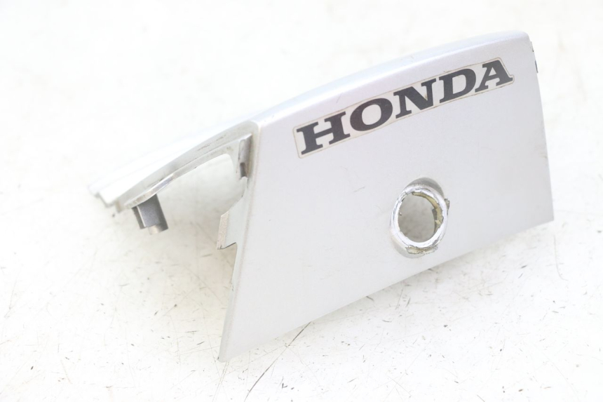 photo de JONCTION CARENAGE ARRIERE HONDA SCV LEAD 100 (2003 - 2007) - Marquages et références