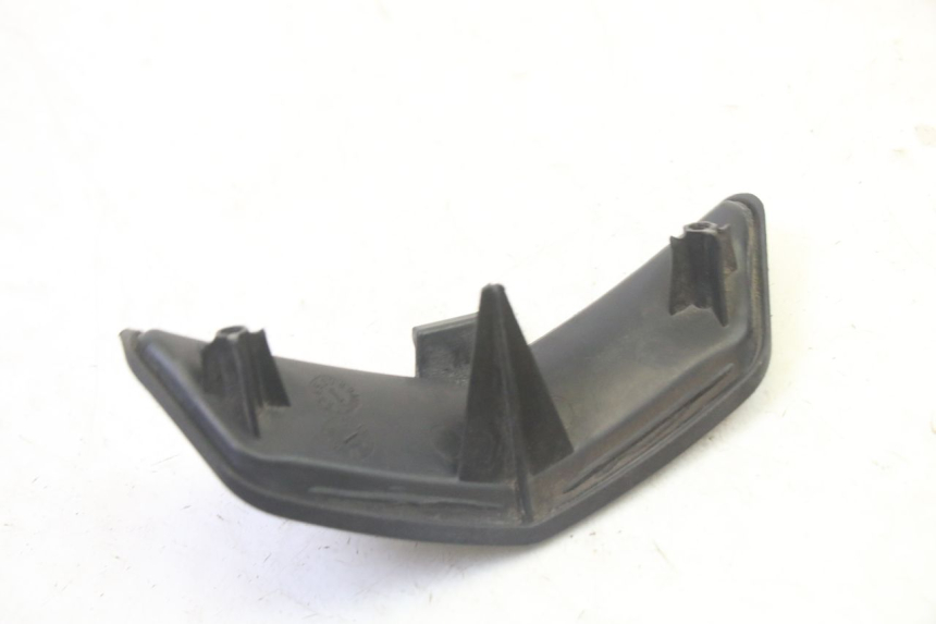 photo de JONCTION CARENAGE ARRIERE INFERIEURE QUADRO 4 4D 350 (2015 - 2018) - Zoom état d’usage