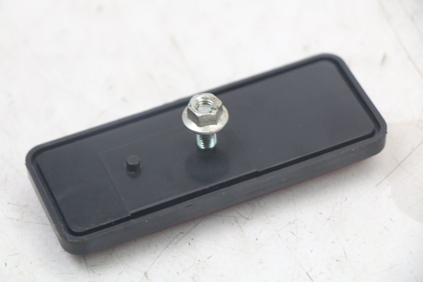 photo de JONCTION CARENAGE ARRIERE INFERIEURE KYMCO AGILITY 4T 50 (2018 - 2022) - Autre angle de vue