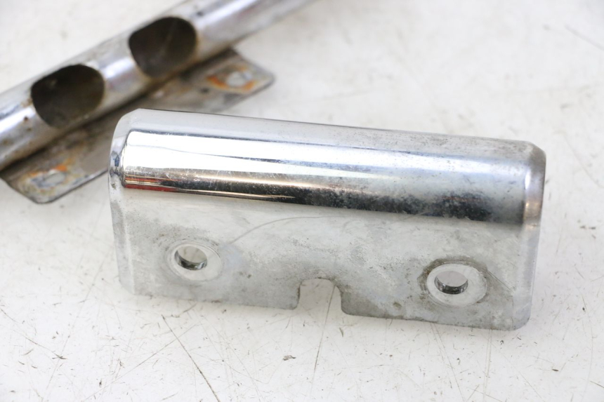 photo de JONCTION CARENAGE ARRIERE INFERIEURE HYOSUNG GV AQUILA 125 (2000 - 2009) - Zoom état d’usage