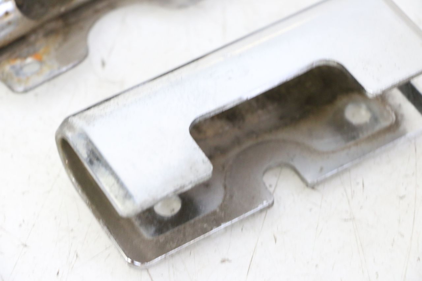 photo de JONCTION CARENAGE ARRIERE INFERIEURE HYOSUNG GV AQUILA 125 (2000 - 2009) - Autre angle de vue