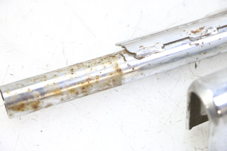 photo de JONCTION CARENAGE ARRIERE INFERIEURE HYOSUNG GV AQUILA 125 (2000 - 2009) - Vue d’ensemble