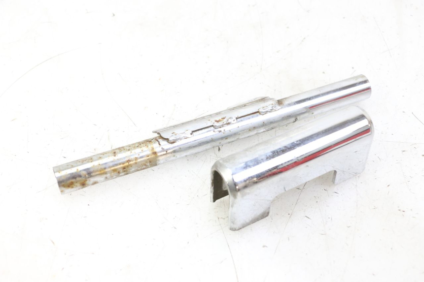 photo de JONCTION CARENAGE ARRIERE INFERIEURE HYOSUNG GV AQUILA 125 (2000 - 2009) - Points de fixation