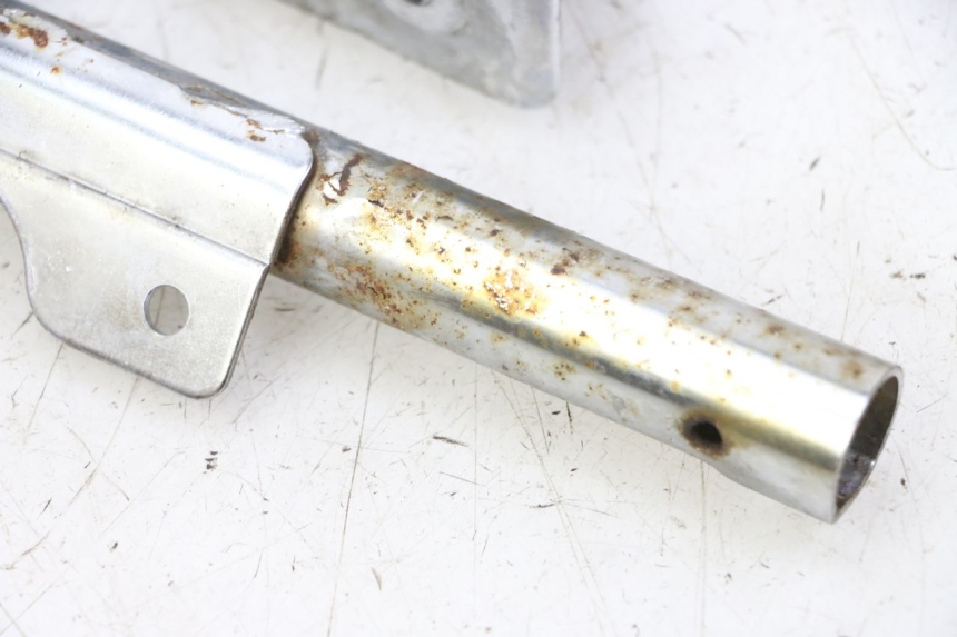 photo de JONCTION CARENAGE ARRIERE INFERIEURE HYOSUNG GV AQUILA 125 (2000 - 2009) - État de surface