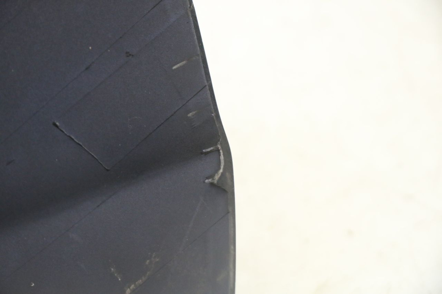 photo de JONCTION CARENAGE ARRIERE INFERIEURE SUZUKI BURGMAN 125 (2007 - 2014) - Détails caractéristiques