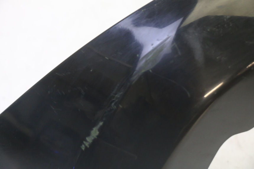 photo de JONCTION CARENAGE ARRIERE INFERIEURE SUZUKI BURGMAN 125 (2007 - 2014) - Zoom état d’usage