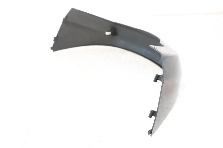 photo de JONCTION CARENAGE ARRIERE INFERIEURE SUZUKI BURGMAN 125 (2007 - 2014) - Zoom état d’usage