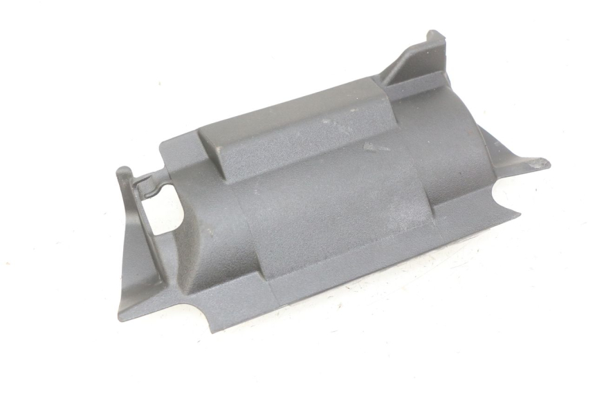 photo de JONCTION CARENAGE ARRIERE INFERIEURE HONDA CB R 1000 (2018 - 2023) - Détail de la pièce