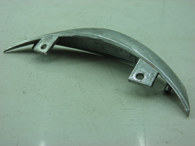 photo de JONCTION CARENAGE ARRIERE INFERIEURE DAELIM BESBI 125 (2007 - 2008) - Zoom état d’usage