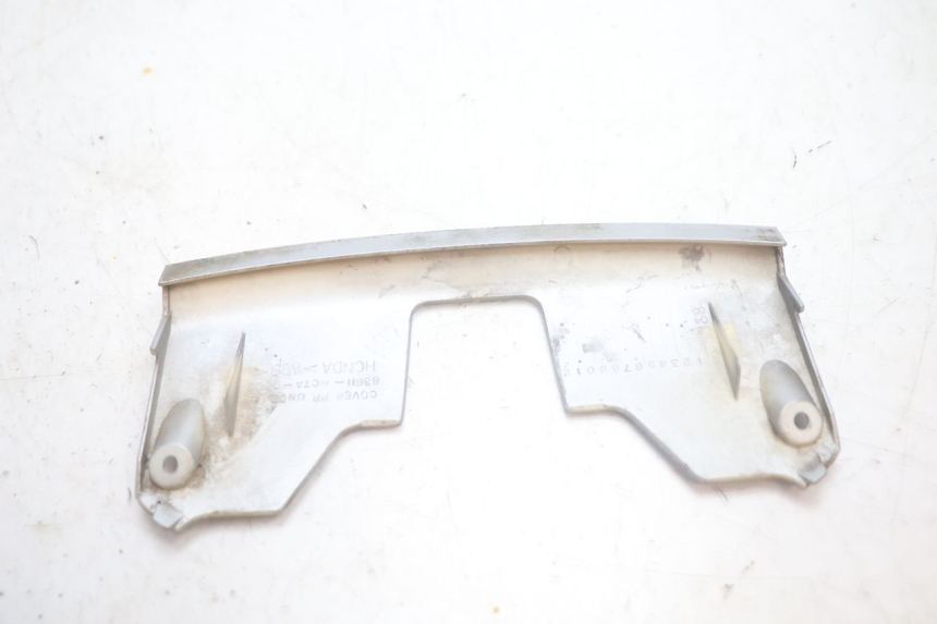 photo de JONCTION CARENAGE ARRIERE INFERIEURE HONDA FJS SILVER WING SILVERWING 400 (2005 - 2008) - Gros plan technique