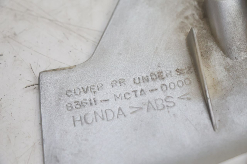 photo de JONCTION CARENAGE ARRIERE INFERIEURE HONDA FJS SILVER WING SILVERWING 400 (2005 - 2008) - Points de fixation