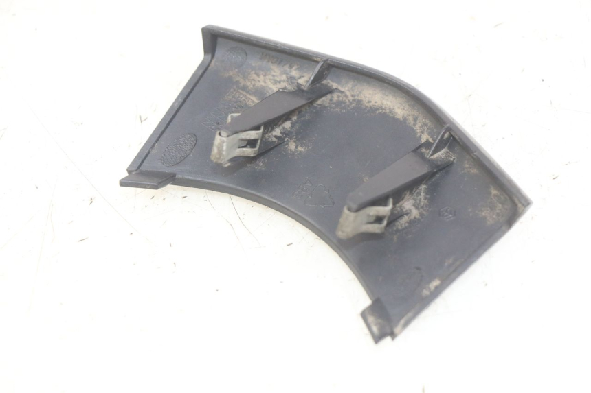 photo de JONCTION CARENAGE ARRIERE INFERIEURE PIAGGIO FLY 4T 50 (2013 - 2017) - Zoom état d’usage