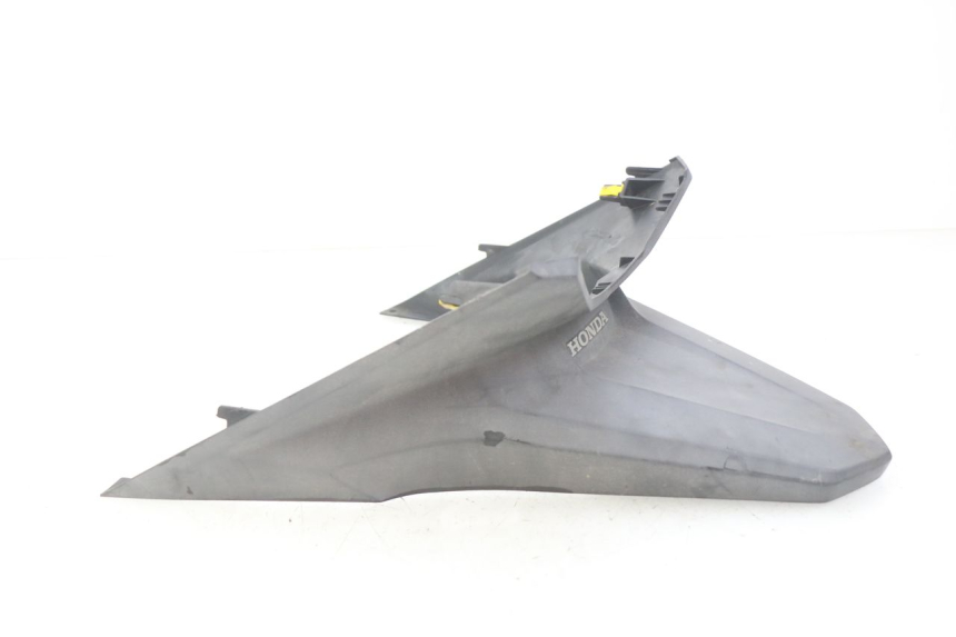 photo de JONCTION CARENAGE ARRIERE INFERIEURE HONDA FORZA 125 (2015 - 2016) - Vue d’ensemble