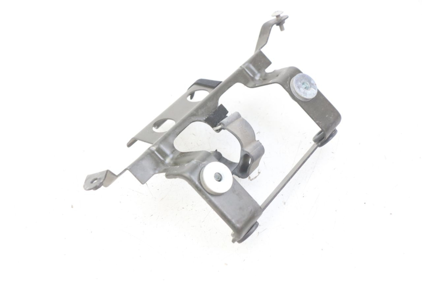 photo de JONCTION CARENAGE ARRIERE INFERIEURE YAMAHA FZS FAZER 600 (1998 - 2001) - Détail de la pièce