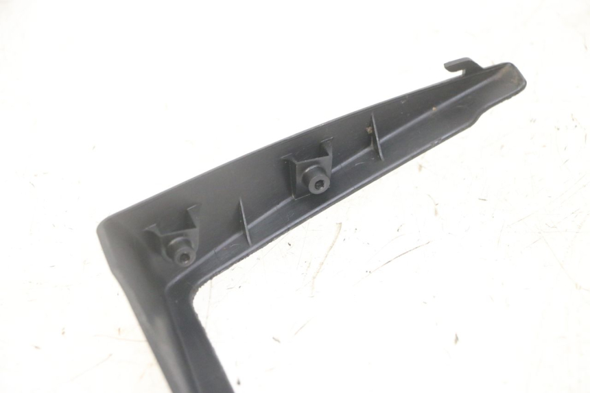 photo de JONCTION CARENAGE ARRIERE INFERIEURE SUZUKI GS GSE 500 (2001 - 2003) - Autre angle de vue