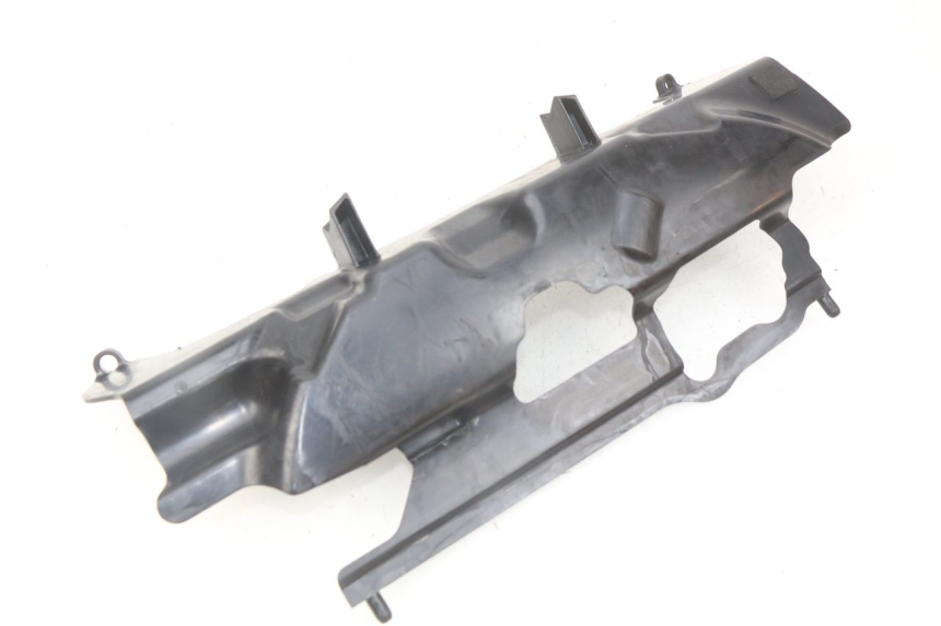 photo de JONCTION CARENAGE ARRIERE INFERIEURE SUZUKI GSX-R GSXR 750 (2011 - 2016) - Zoom état d’usage