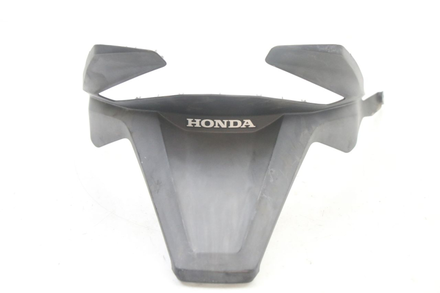 photo de JONCTION CARENAGE ARRIERE INFERIEURE HONDA FORZA 125 (2021 - 2025) - Zoom état d’usage