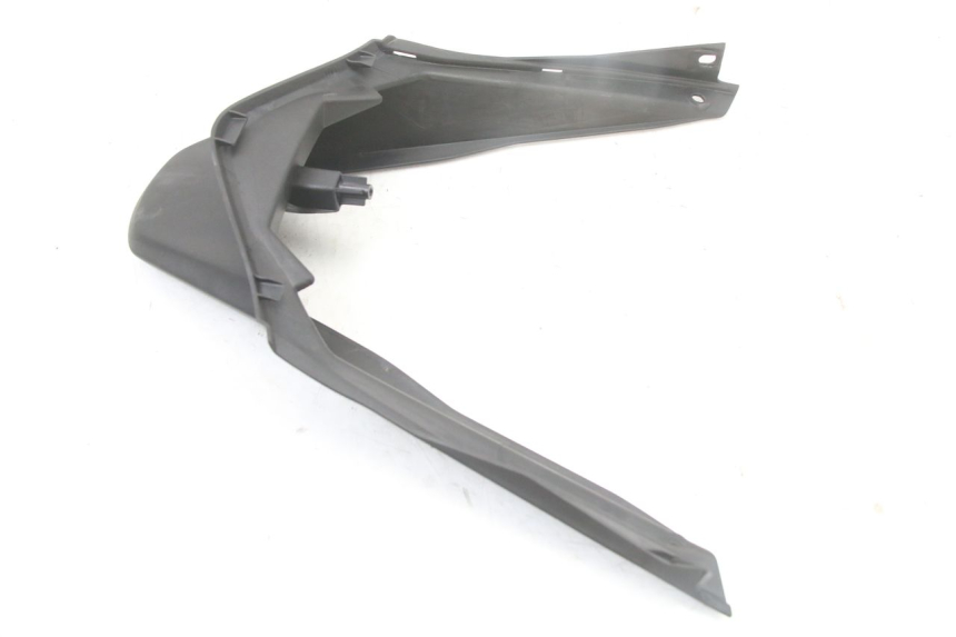 photo de JONCTION CARENAGE ARRIERE INFERIEURE HONDA PCX (JF57/JF64) 125 (2014 - 2018) - Gros plan technique