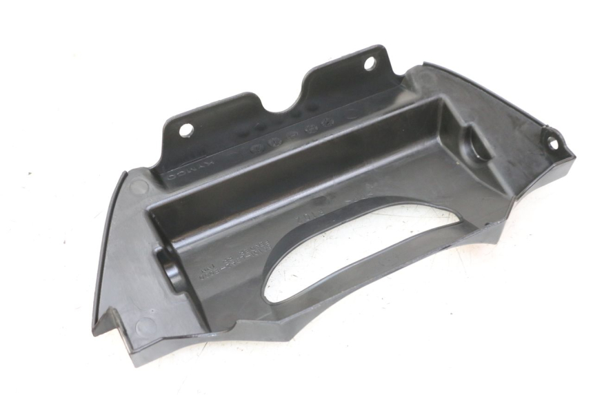 photo de JONCTION CARENAGE ARRIERE INFERIEURE KYMCO XCITING 500 (2007 - 2010) - Zoom état d’usage