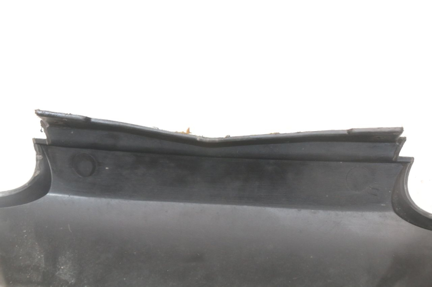 photo de JONCTION CARENAGE ARRIERE INFERIEURE PIAGGIO MP3 LT 400 (2007 - 2012) - Gros plan technique