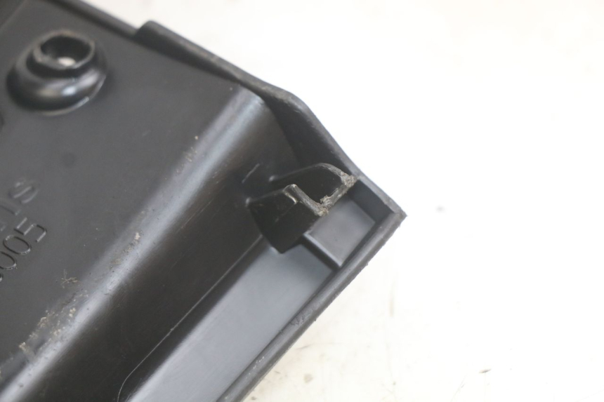 photo de JONCTION CARENAGE ARRIERE INFERIEURE PIAGGIO MP3 LT 400 (2007 - 2012) - Détail de la pièce