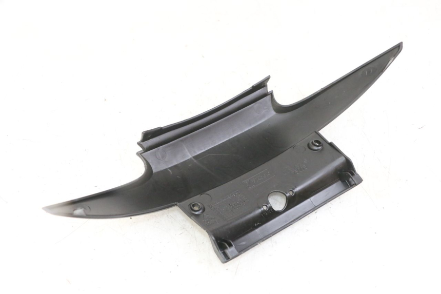 photo de JONCTION CARENAGE ARRIERE INFERIEURE PIAGGIO MP3 LT 300 (2010 - 2016) - Autre angle de vue