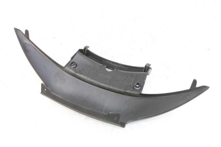 photo de JONCTION CARENAGE ARRIERE INFERIEURE PIAGGIO MP3 LT 300 (2010 - 2016) - Gros plan technique