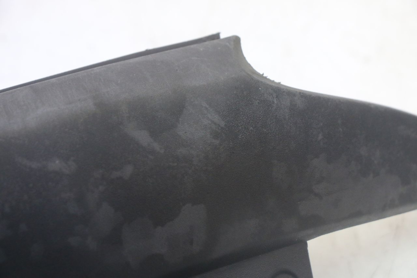 photo de JONCTION CARENAGE ARRIERE INFERIEURE PIAGGIO MP3 500 (2011 - 2015) - Détail de la pièce