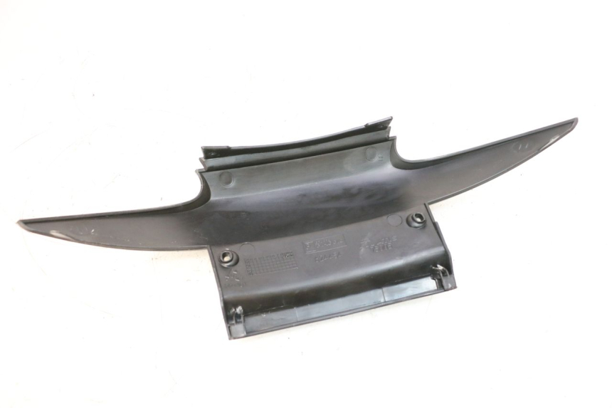 photo de JONCTION CARENAGE ARRIERE INFERIEURE PIAGGIO MP3 125 (2006 - 2014) - Zoom état d’usage