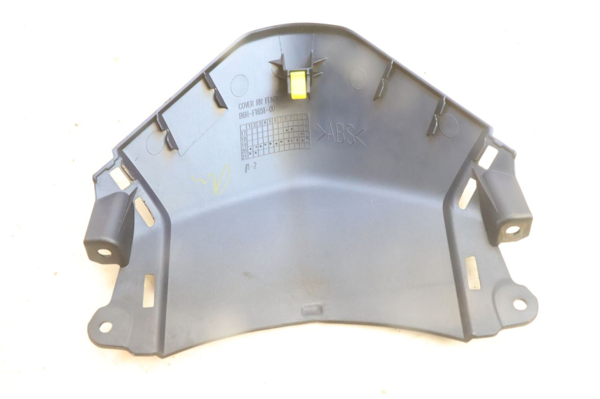 photo de JONCTION CARENAGE ARRIERE INFERIEURE YAMAHA N-MAX NMAX 125 (2021 - 2024) - Zoom état d’usage